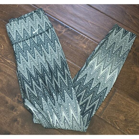 Nike Dri-FIT ZigzagBlack Gray Compression Leggings Pants Chevron Women’s M - Picture 1 of 10